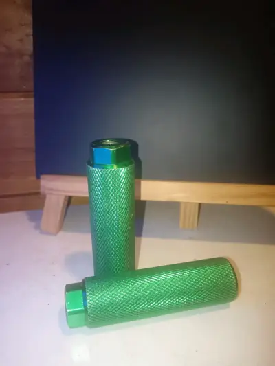 Pegs de bicicleta verdes de aluminio - miniatura 2