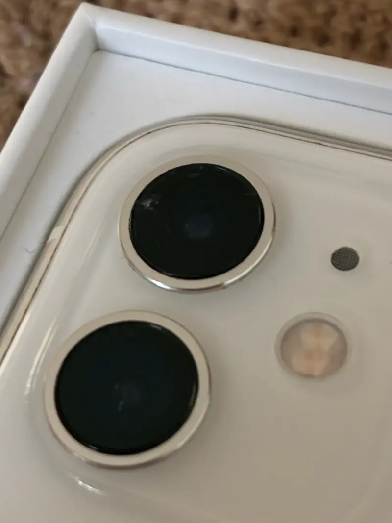 iPhone 11 blanco en buen estado - 3