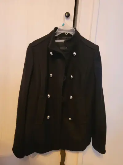 Abrigo negro con botones metálicos para mujer - miniatura 1