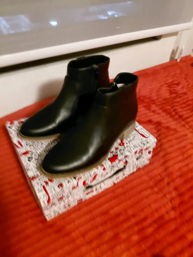 Botines de cuero negro con cierre lateral - 2