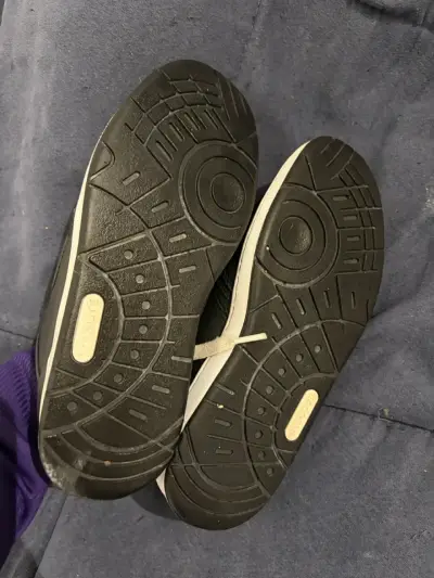 Zapatillas deportivas Lacoste negras y blancas - miniatura 2