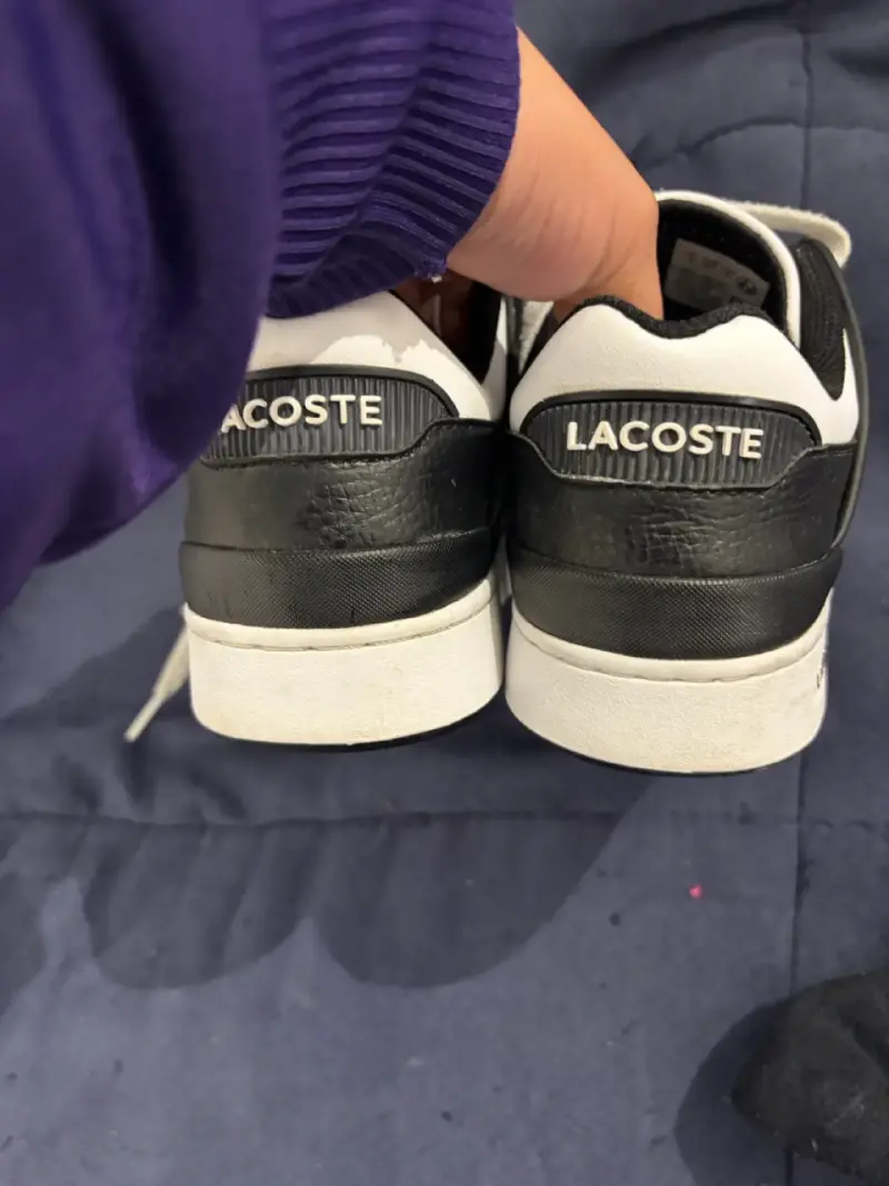 Zapatillas deportivas Lacoste negras y blancas - 3