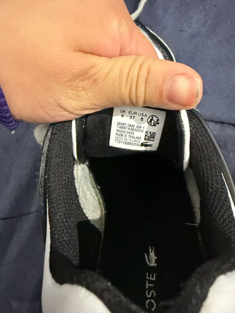 Zapatillas deportivas Lacoste negras y blancas - 5