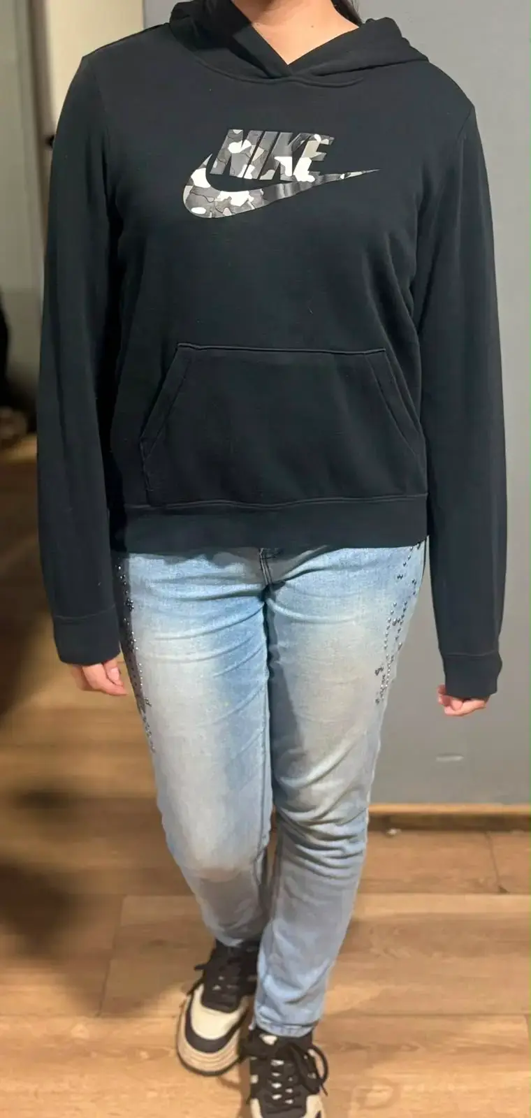 Polerón Nike negro con logo camuflado - 2