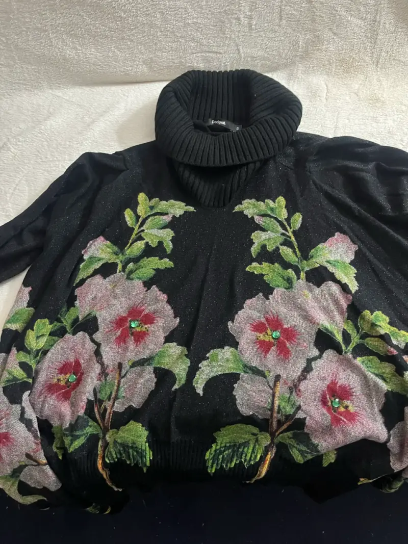 Suéter de cuello alto Desigual con diseño floral - 1
