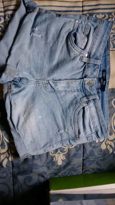 Shorts de mezclilla azul claro talla 36 - miniatura 1