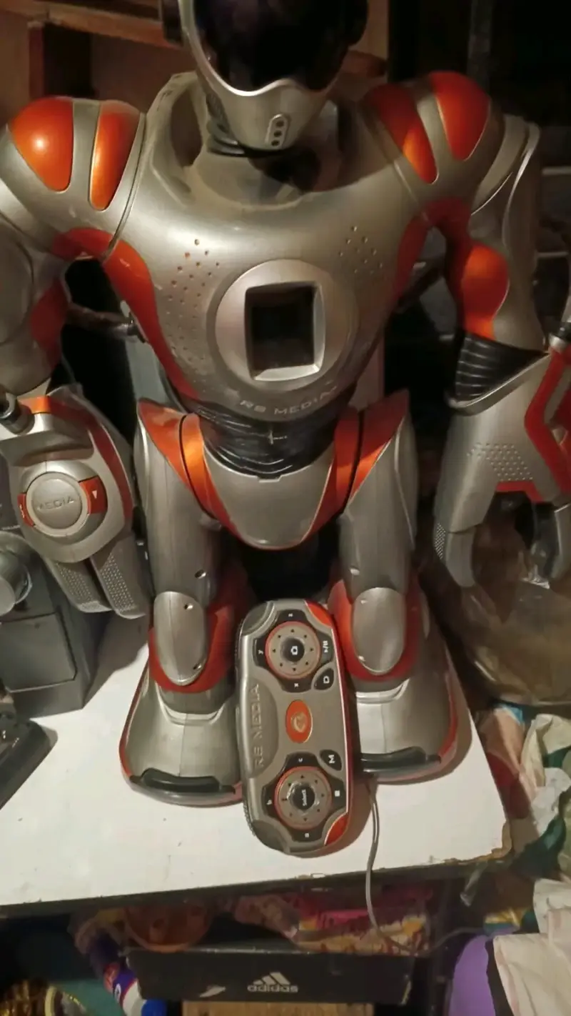 Robot interactivo RS Media con control remoto