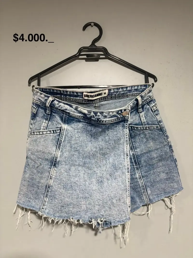 Shorts de mezclilla desgastados para mujer - 1