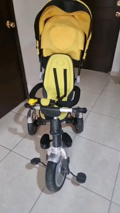 Triciclo para niños con toldo amarillo - miniatura 1