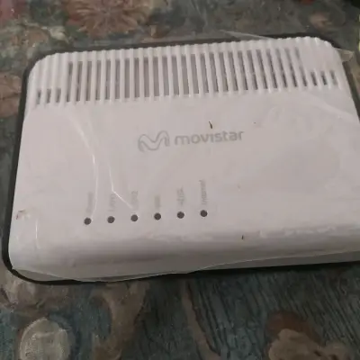 Router ADSL Movistar con cables - miniatura 1