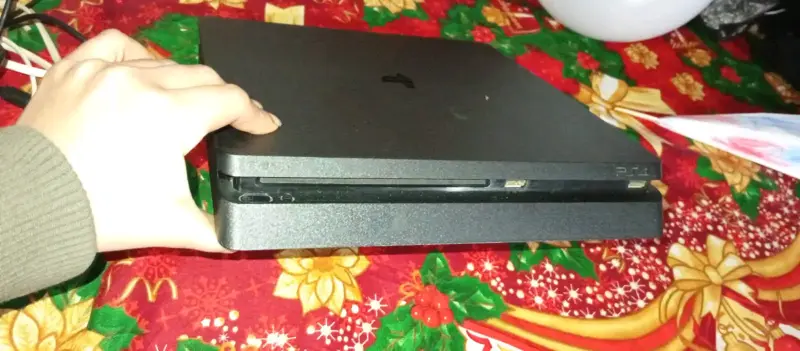 Consola PS4 Slim con Control y Juego Batman - 3