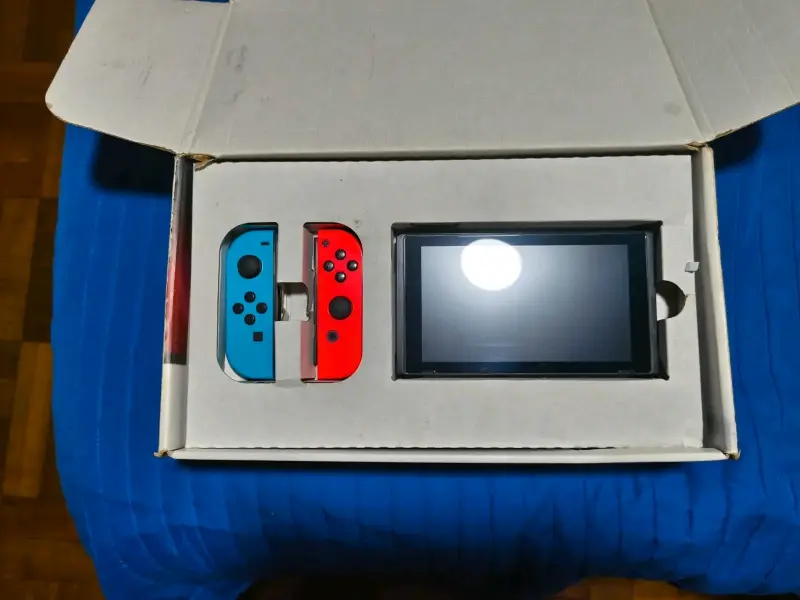 Consola Nintendo Switch v2 con Joy-Con Azul y Rojo - 2