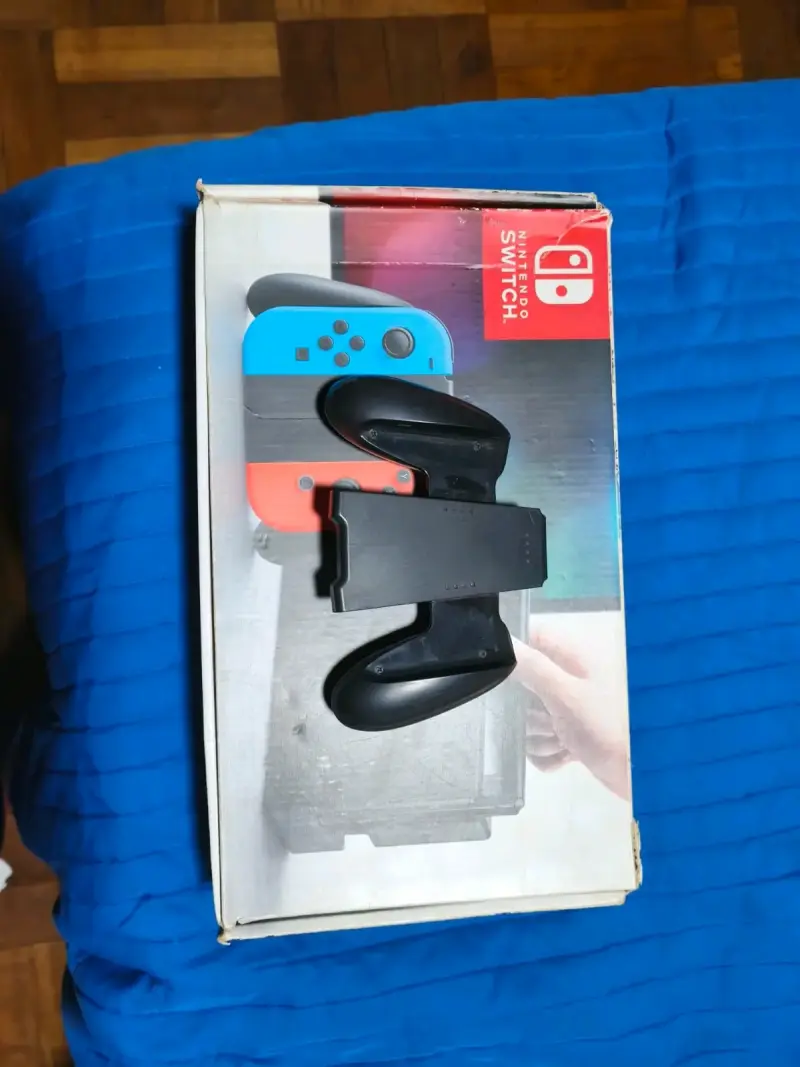 Consola Nintendo Switch v2 con Joy-Con Azul y Rojo - 4