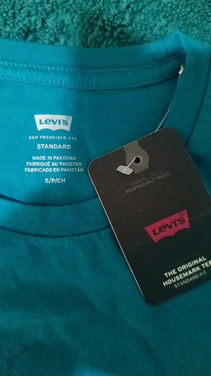 Polera Levi's azul  talla Xs - 5