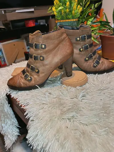 Botines de cuero marrón con hebillas - miniatura 2
