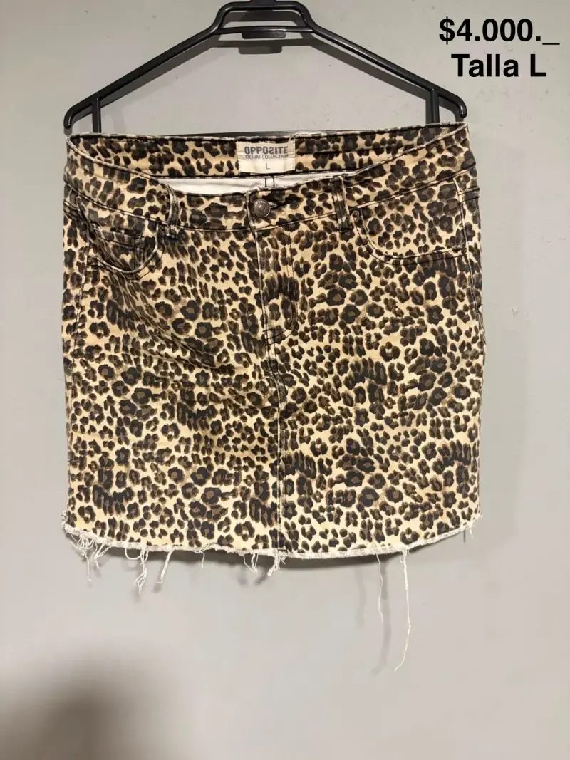 Falda de mezclilla con estampado animal print Opposite talla L