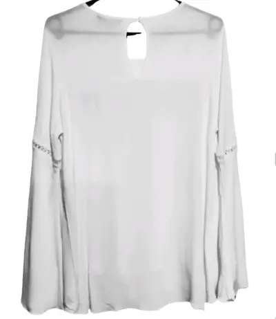 Blusa blanca con encaje MNL talla M - miniatura 2