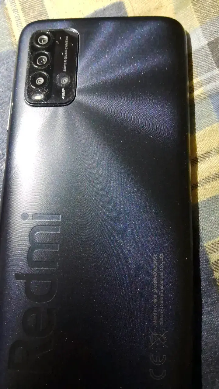 Smartphone Xiaomi Redmi con triple cámara - 2