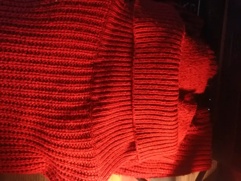Suéter de punto rojo con cuello alto - 3