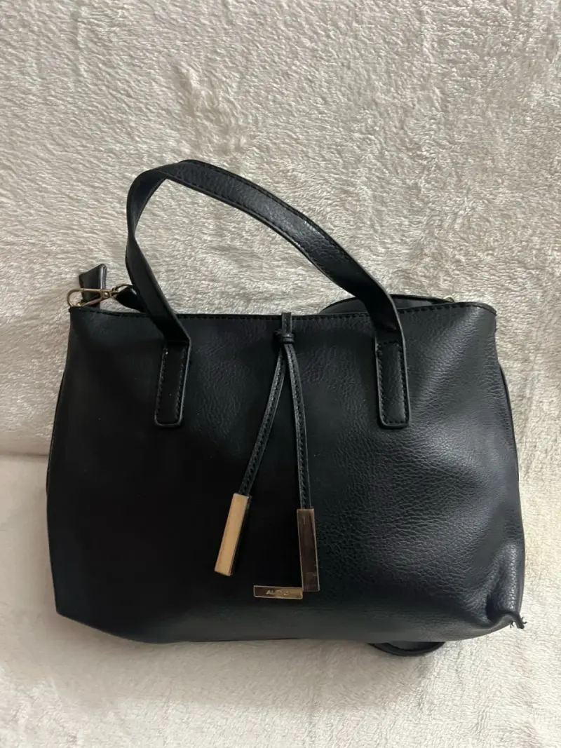 Cartera negra de cuero Aldo con detalles dorados - 4