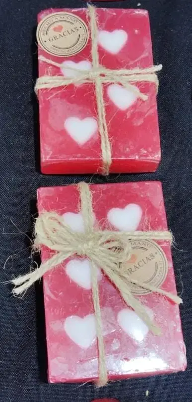 Jabones artesanales con aromas variados - 2