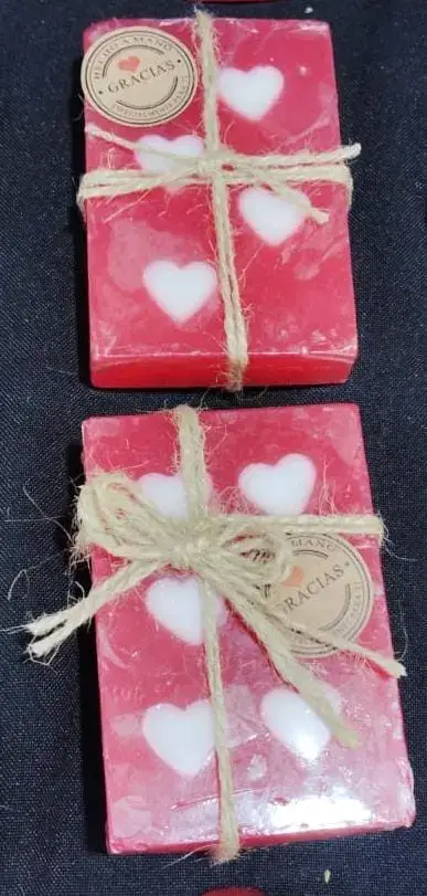 Jabones artesanales con aromas variados - miniatura 2