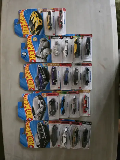 Set de autos Hot Wheels colección 2020 - miniatura 1