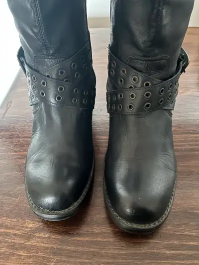 Botas de cuero negras con hebillas - miniatura 2