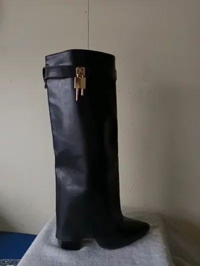 Botas de cuero negras - miniatura 2