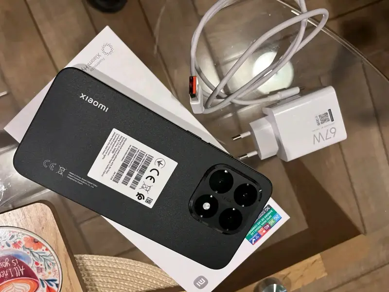 Smartphone Xiaomi 15 T con todos sus accesorios - 1
