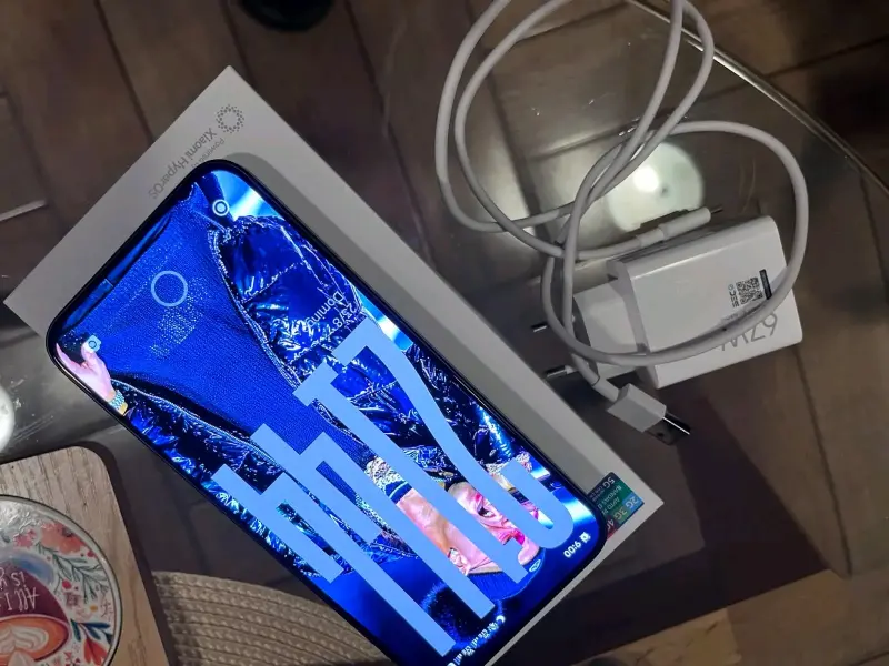 Smartphone Xiaomi 15 T con todos sus accesorios - 2