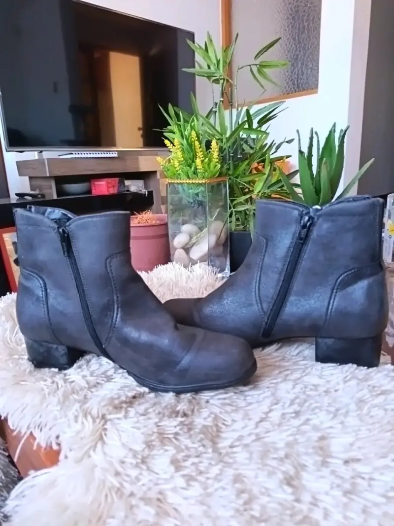 Botines de cuero sintético gris con cierre lateral - 1