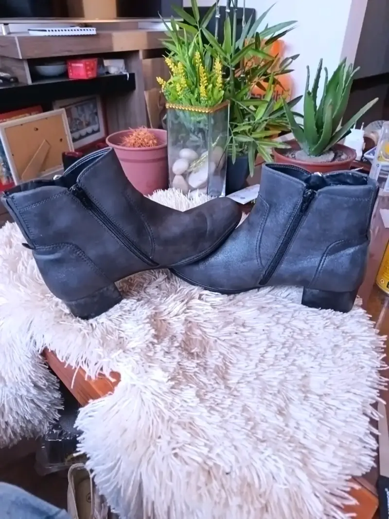 Botines de cuero sintético gris con cierre lateral - 2