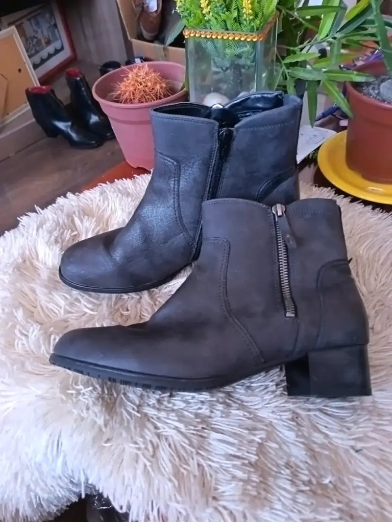 Botines de cuero sintético gris con cierre lateral - 5