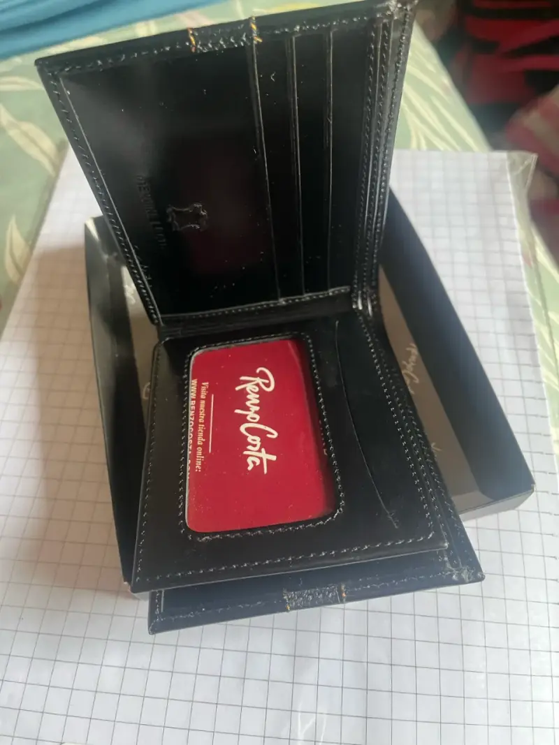 Billetera de cuero negra Renzo Costa con caja - 3