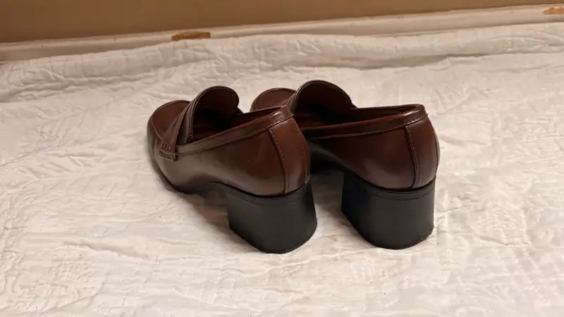 Zapatos de tacón tipo mocasín marrón para mujer - 4