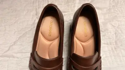 Zapatos de tacón tipo mocasín marrón para mujer - miniatura 5