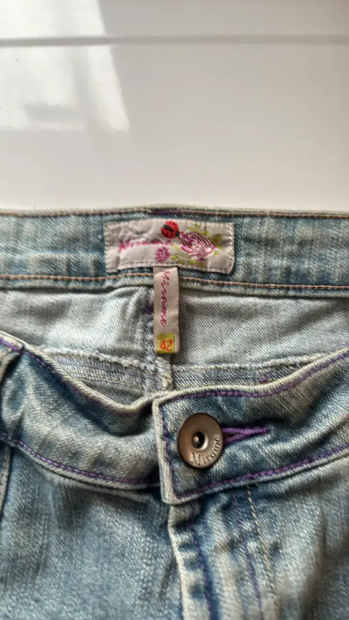 Jeans de mujer con detalles bordados y apliques - 5
