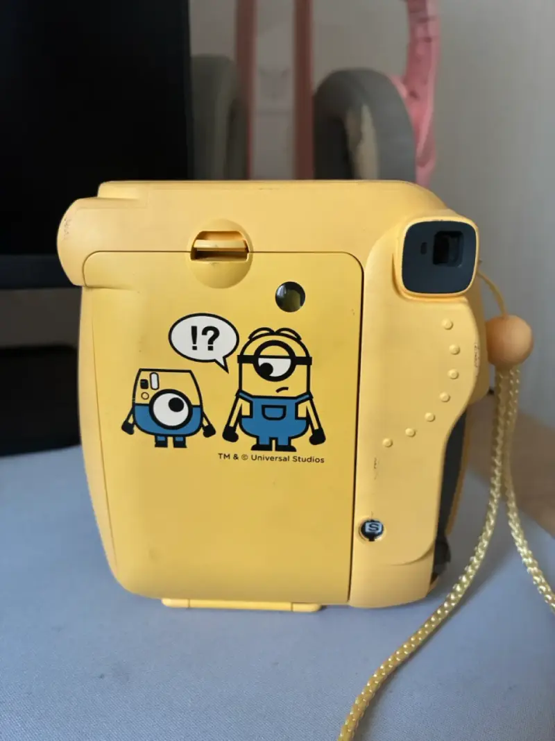 Cámara instantánea amarilla Instax Mini Minion - 2