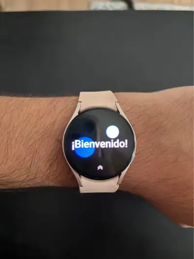 Samsung Galaxy Watch5 rosa con cargador - miniatura 2