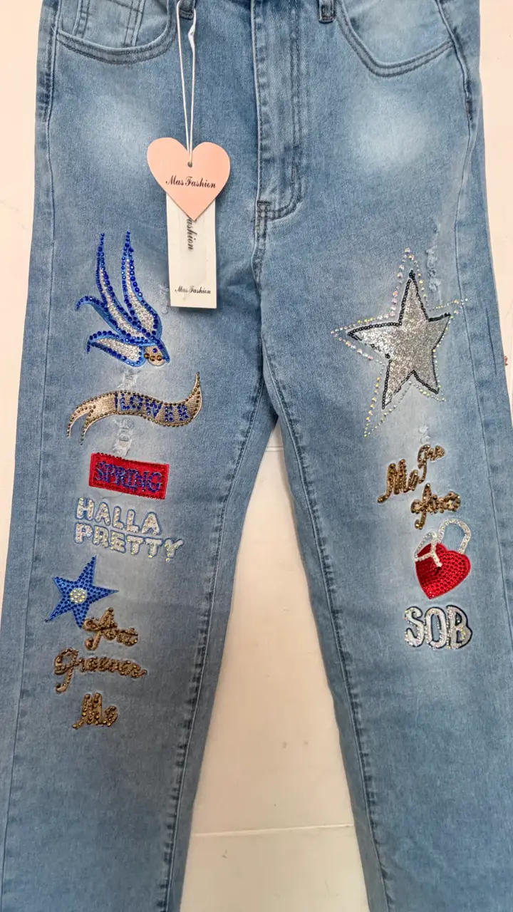 Jeans de mujer con parches decorativos - 4