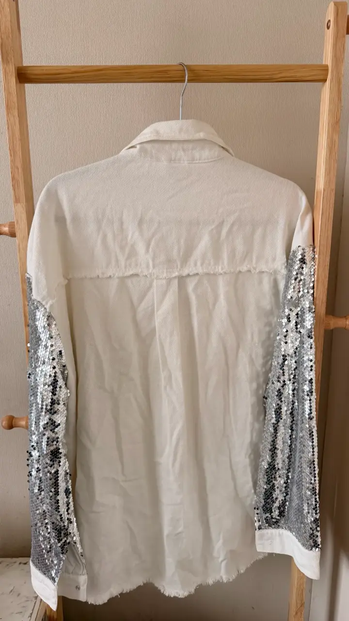 Chaqueta blanca con lentejuelas en mangas - 2