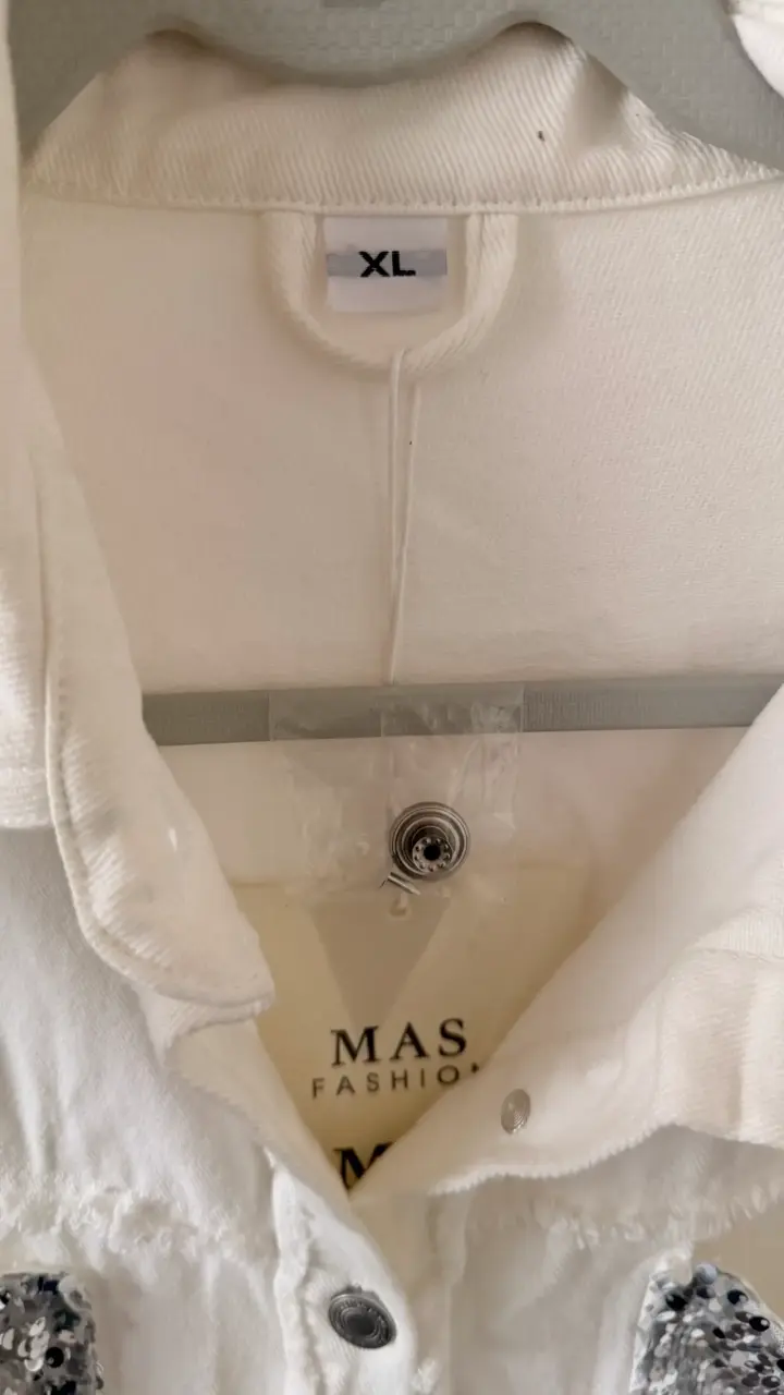Chaqueta blanca con lentejuelas en mangas - 3