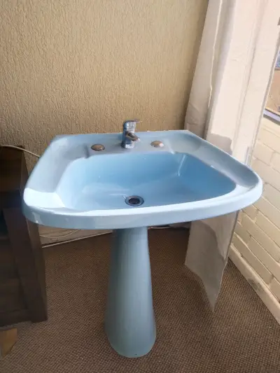 Lavamanos de cerámica azul con pedestal - miniatura 1