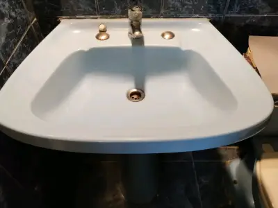 Lavamanos de cerámica azul con pedestal - miniatura 3