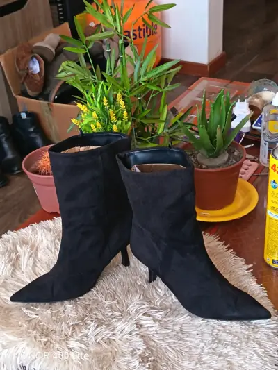 Botines de tacón alto negros elegantes - miniatura 1