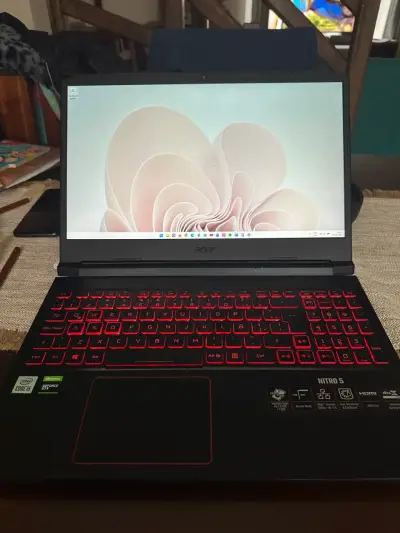 Laptop Acer Nitro 5 con Teclado Retroiluminado - miniatura 1