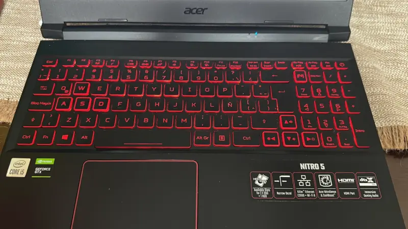 Laptop Acer Nitro 5 con Teclado Retroiluminado - 2