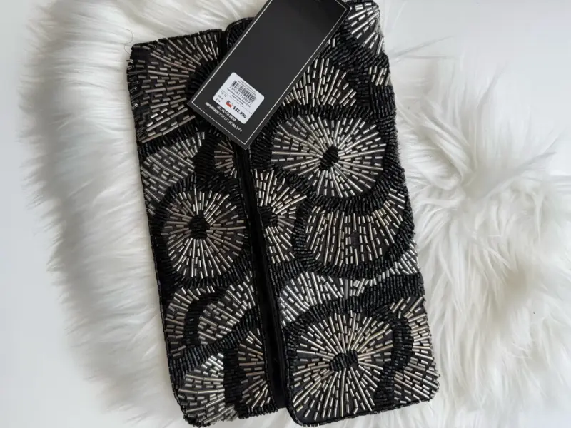 Cartera de mano con diseño
