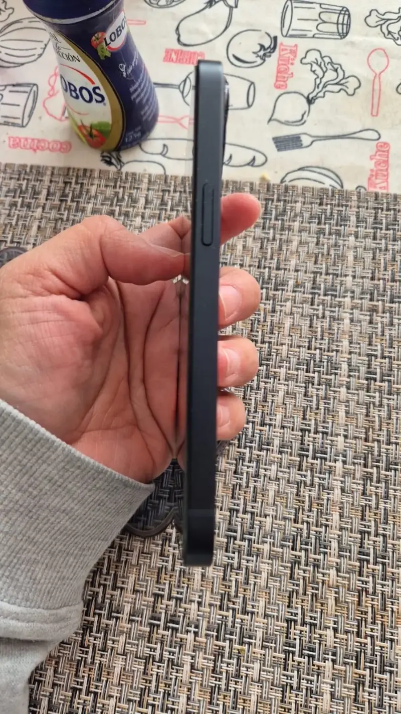 iPhone 13 - 4